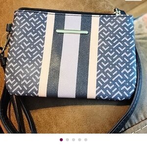 NWOT Stylish Black and White Patterned Women's  Wristlet